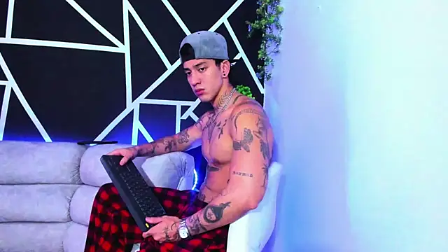 JUSTIN FULLER1 online show from February 6, 3:20 pm