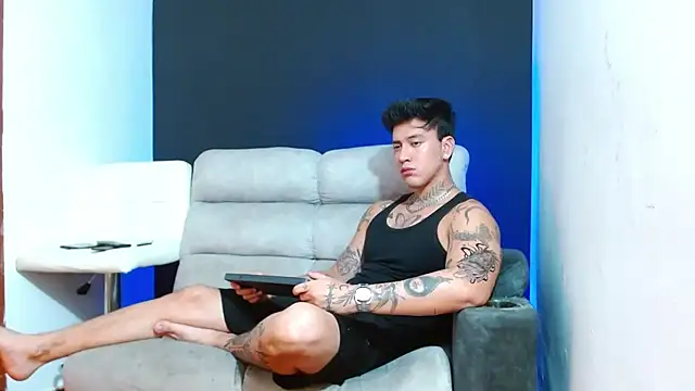 JUSTIN FULLER1 online show from April 2, 9:21 pm