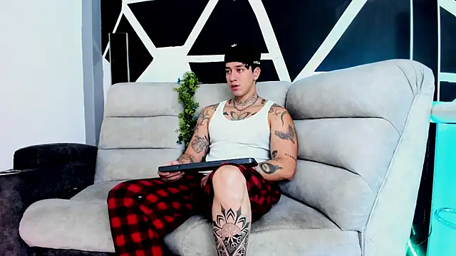 JUSTIN FULLER1 online show from October 10, 3:24 pm