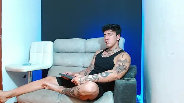 JUSTIN FULLER1 online show from April 22, 10:27 pm