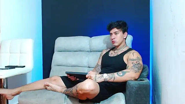JUSTIN FULLER1 online show from May 4, 6:55 pm