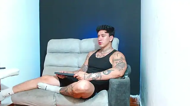 JUSTIN FULLER1 online show from July 17, 12:19 am