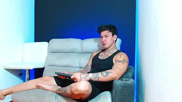 JUSTIN FULLER1 online show from February 14, 7:47 pm