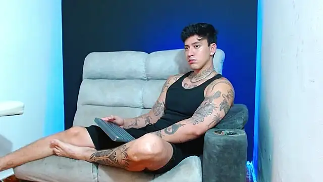 JUSTIN FULLER1 online show from May 28, 5:19 pm