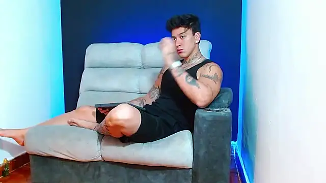 JUSTIN FULLER1 online show from January 14, 3:59 pm