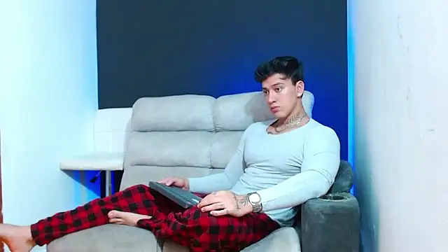 JUSTIN FULLER1 online show from April 10, 8:05 pm