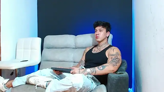 JUSTIN FULLER1 online show from May 3, 5:34 am