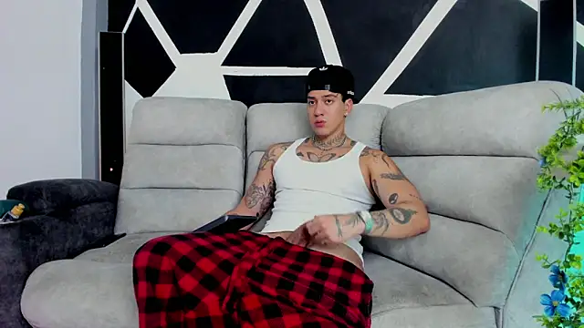 JUSTIN FULLER1 online show from November 8, 4:43 pm