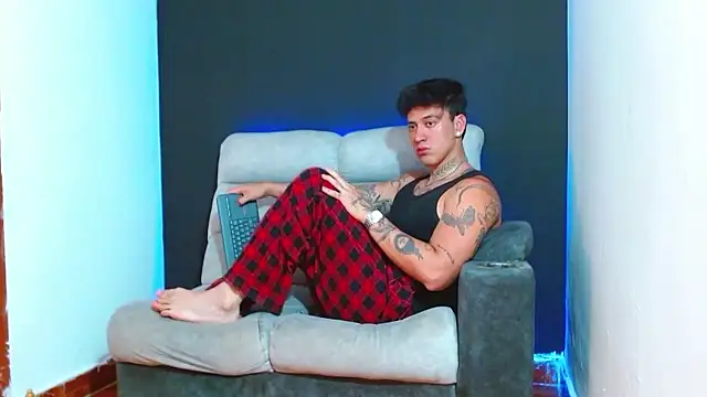 JUSTIN FULLER1 online show from January 12, 5:42 pm