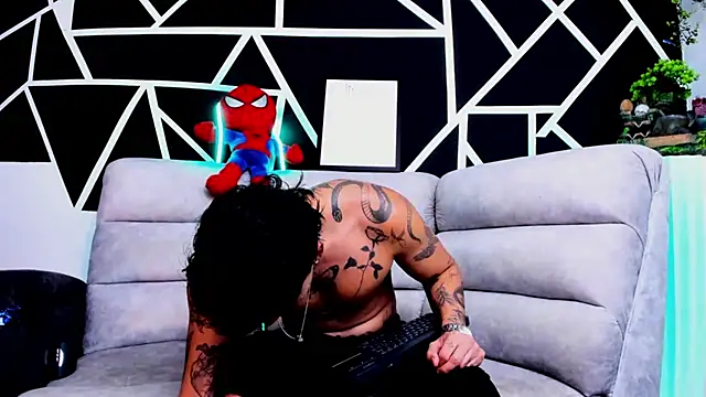 JUSTIN FULLER1 online show from March 20, 9:56 pm