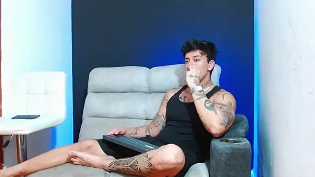 JUSTIN FULLER1 online show from May 6, 12:47 am