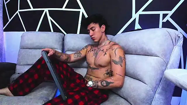 JUSTIN FULLER1 online show from February 9, 8:34 pm