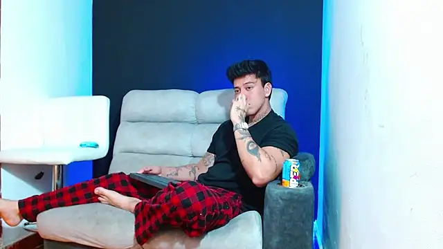 JUSTIN FULLER1 online show from February 15, 10:20 pm