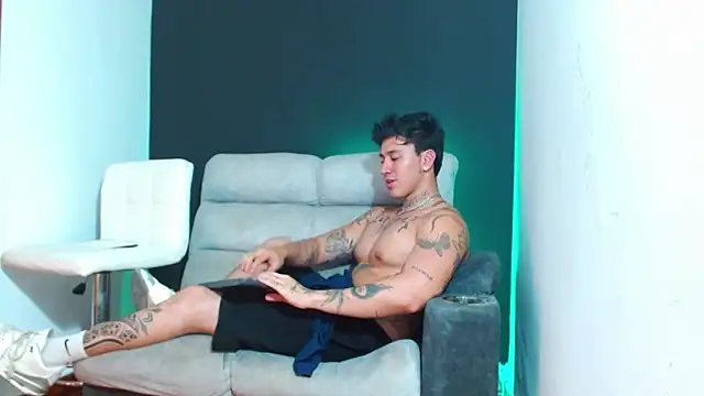 JUSTIN FULLER1 online show from March 12, 7:12 am