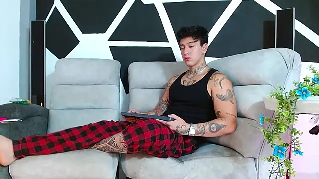 JUSTIN FULLER1 online show from November 30, 2:18 pm