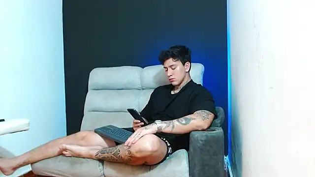 JUSTIN FULLER1 online show from June 26, 1:00 am
