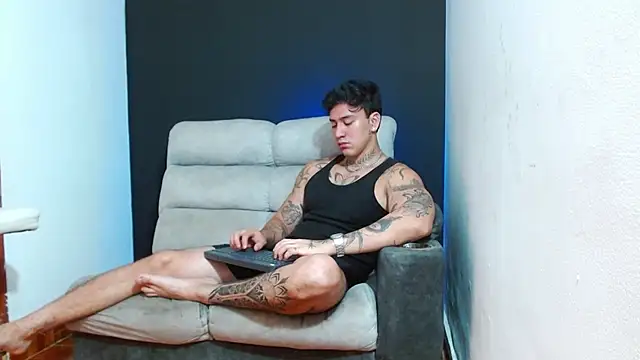 JUSTIN FULLER1 online show from July 9, 5:01 pm