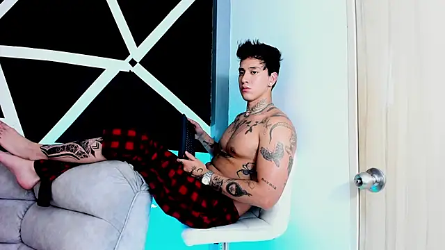 JUSTIN FULLER1 online show from September 23, 11:45 pm