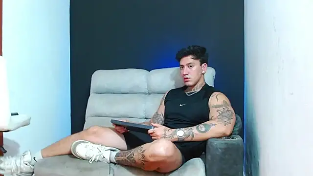 JUSTIN FULLER1 online show from July 12, 4:13 am