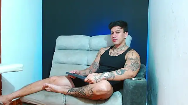JUSTIN FULLER1 online show from July 8, 4:29 pm