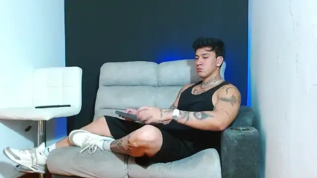 JUSTIN FULLER1 online show from February 28, 3:39 am