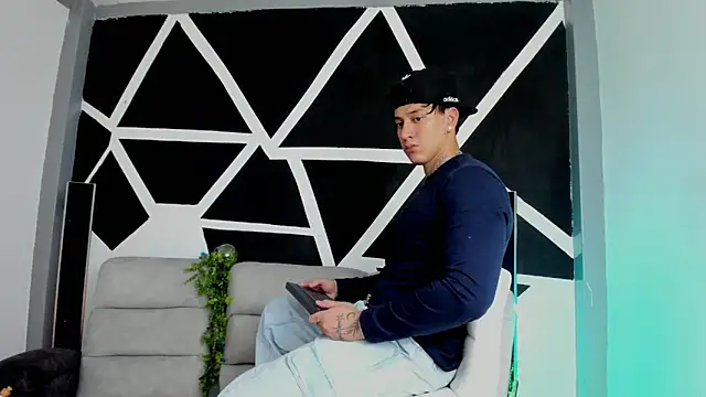 JUSTIN FULLER1 online show from November 8, 12:03 am