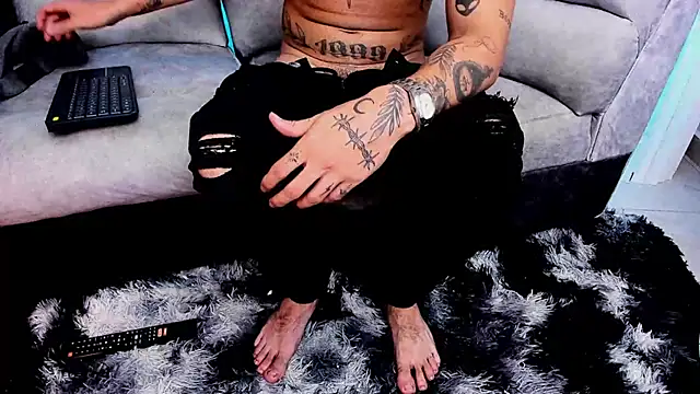 JUSTIN FULLER1 online show from March 20, 6:53 pm