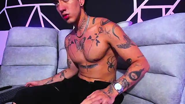 JUSTIN FULLER1 online show from February 7, 3:45 am