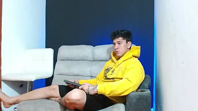 JUSTIN FULLER1 online show from March 16, 8:44 pm