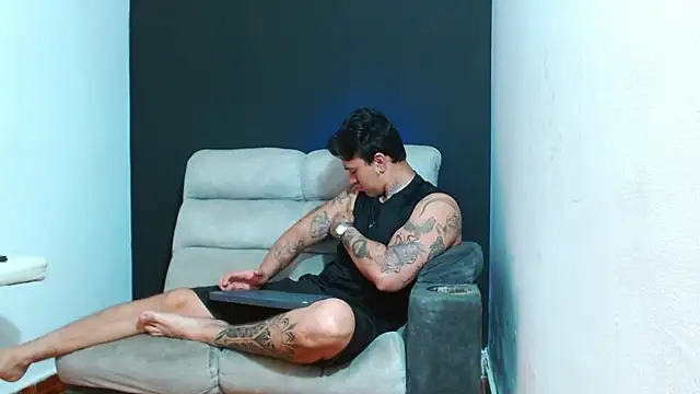 JUSTIN FULLER1 online show from August 4, 2:43 pm
