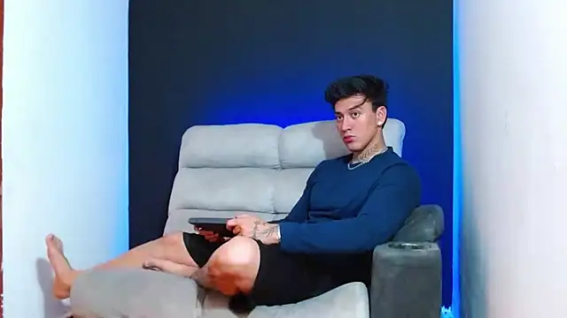 JUSTIN FULLER1 online show from January 16, 4:27 am