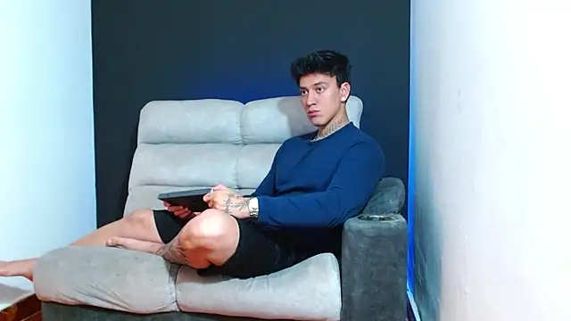 JUSTIN FULLER1 online show from January 16, 8:24 pm