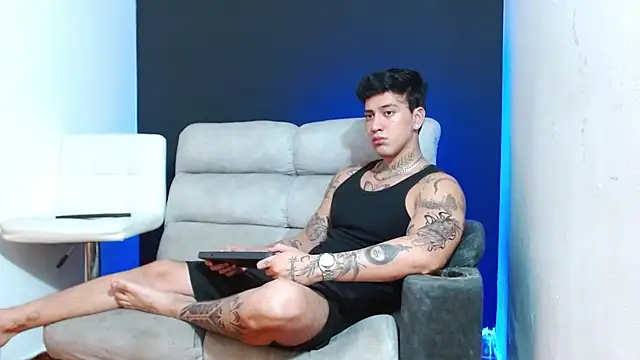 JUSTIN FULLER1 online show from April 16, 10:34 pm