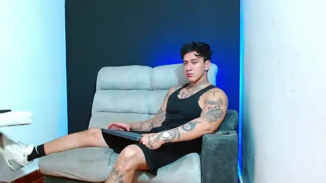 JUSTIN FULLER1 online show from June 6, 2:06 am