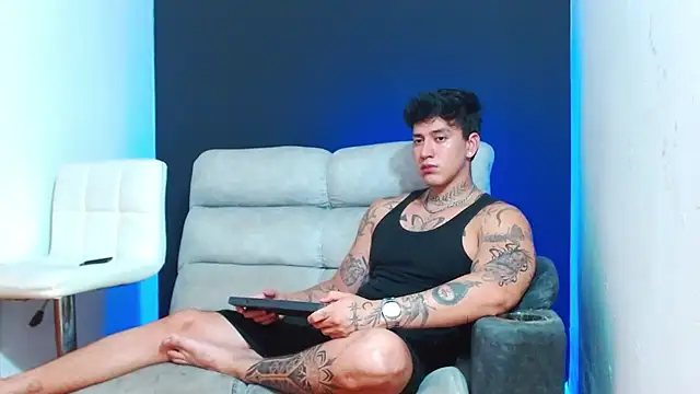 JUSTIN FULLER1 online show from May 3, 7:06 pm
