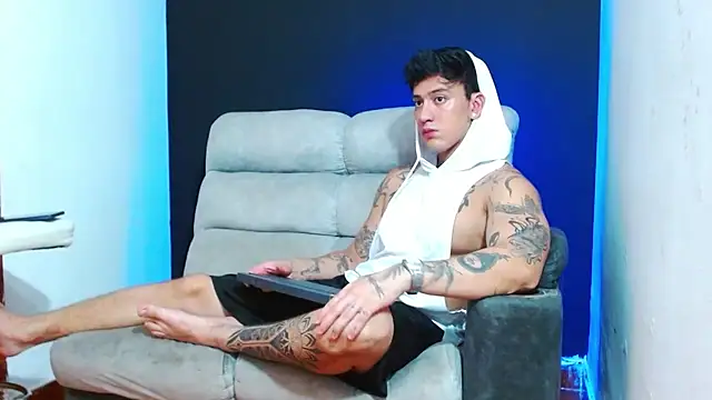 JUSTIN FULLER1 online show from May 24, 1:38 am