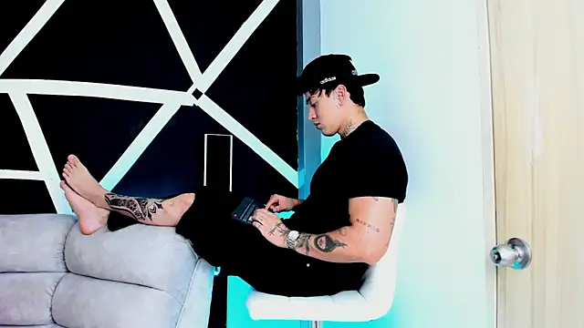 JUSTIN FULLER1 online show from September 30, 8:59 pm