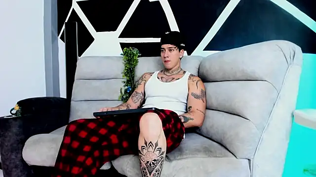 JUSTIN FULLER1 online show from October 23, 4:16 pm