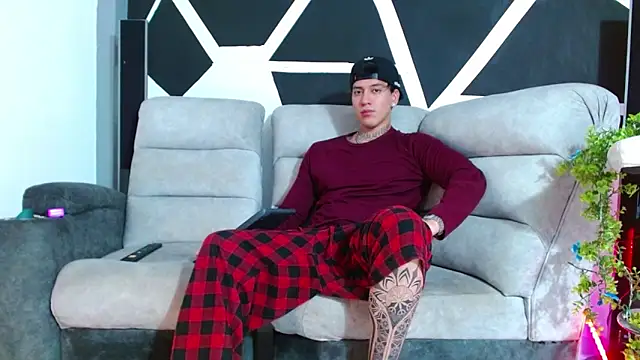 JUSTIN FULLER1 online show from November 20, 8:42 pm