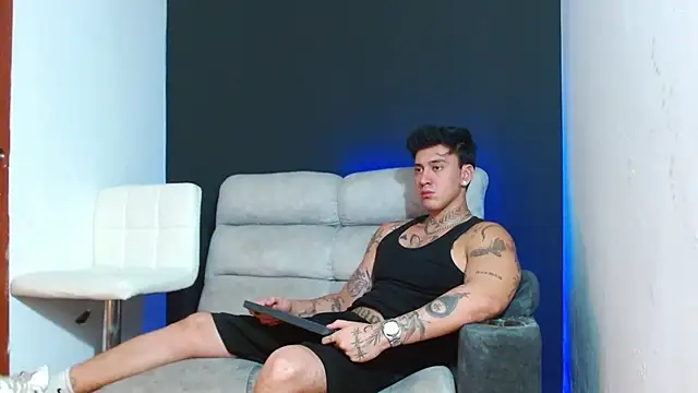 JUSTIN FULLER1 online show from February 26, 10:32 pm