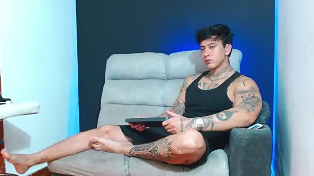 JUSTIN FULLER1 online show from May 15, 8:51 pm