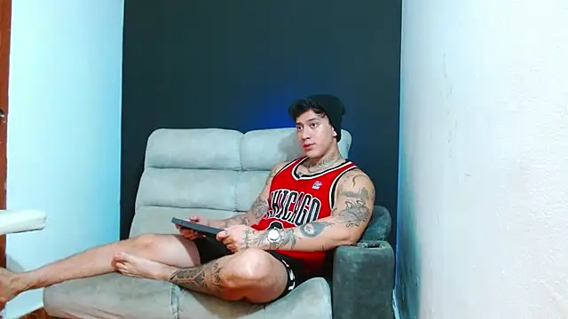 JUSTIN FULLER1 online show from July 24, 2:35 pm