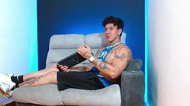 JUSTIN FULLER1 online show from December 23, 12:11 am