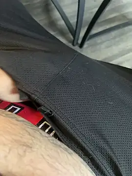 Snapshot of showoff79vers chatting on March 15, 7:16 pm showoff79vers online show from March 15, 7:16 pm