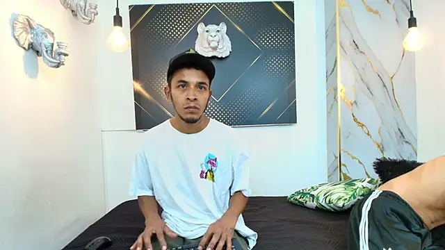 JordanAndAndrew online show from December 5, 9:34 pm