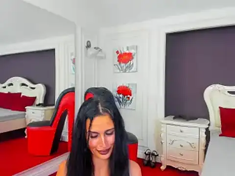 Snapshot of Queenrafaella chatting on December 7, 8:27 am Queenrafaella online show from December 7, 8:27 am