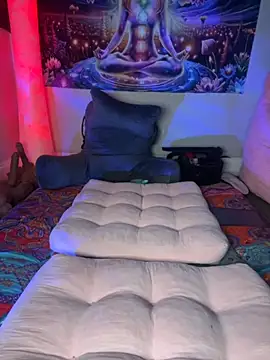 redbonejada online show from November 17, 5:28 pm