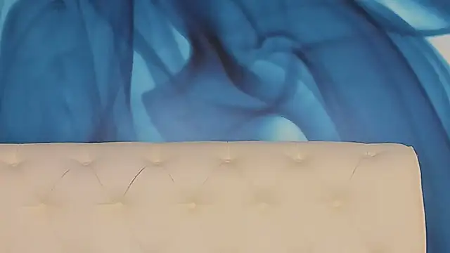 SkinnyDolly online show from February 8, 9:45 pm