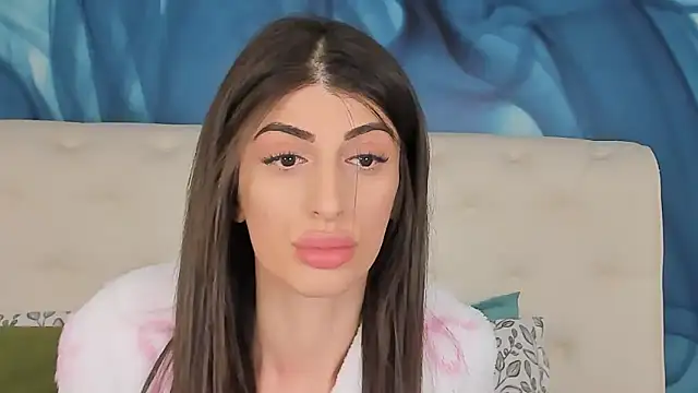 SkinnyDolly online show from January 7, 8:36 pm