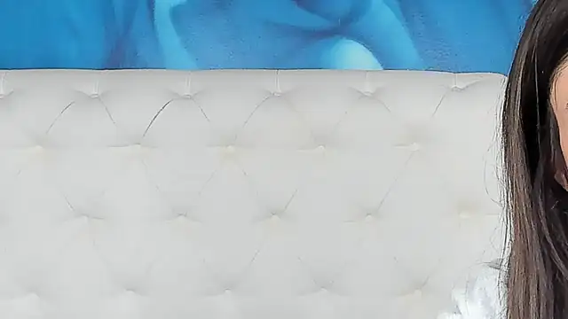 SkinnyDolly online show from April 26, 2:53 am